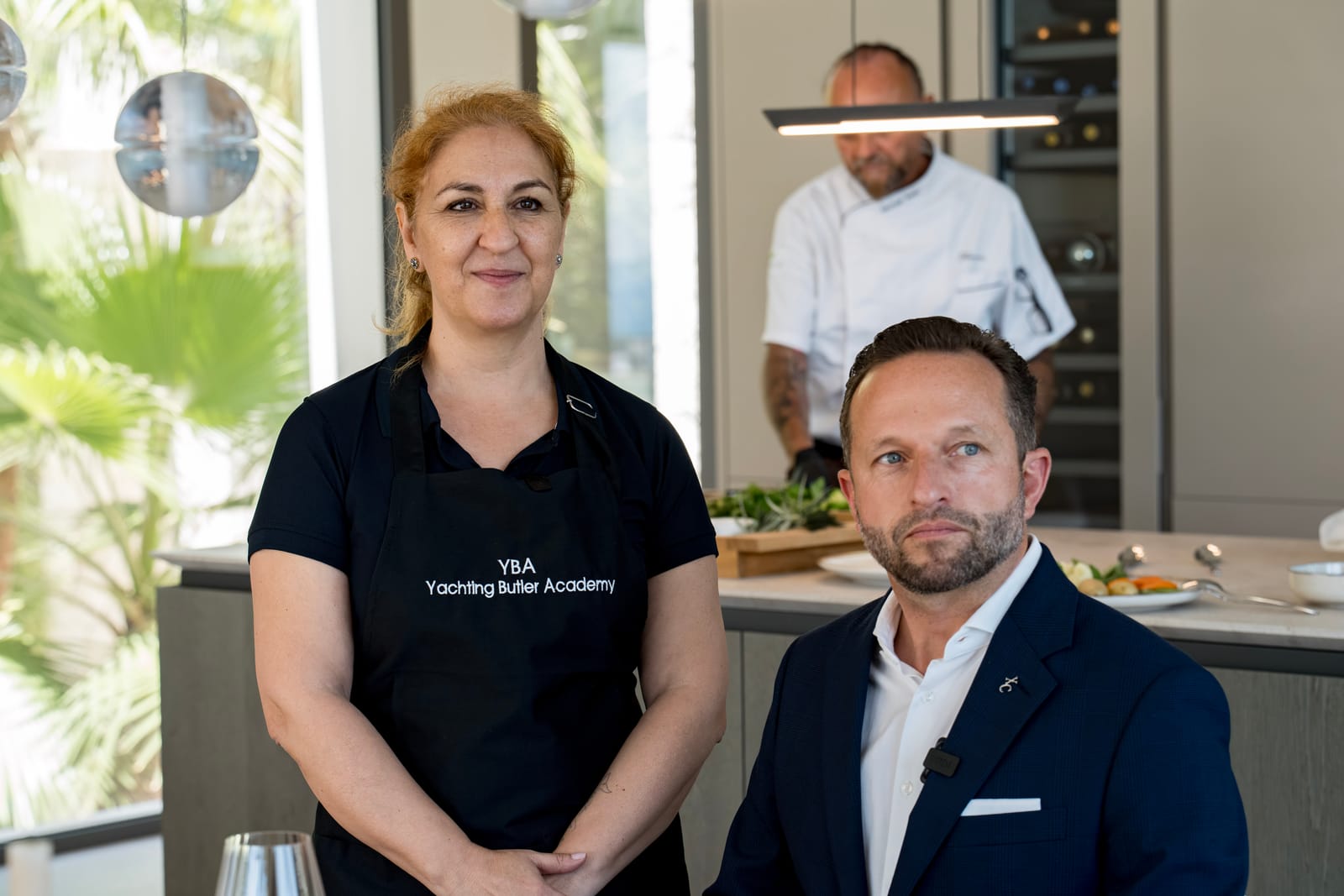 Butler-Ausbildung in einer Luxusküche der Modern Butler Academy